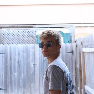 Meet your Posher, Sam